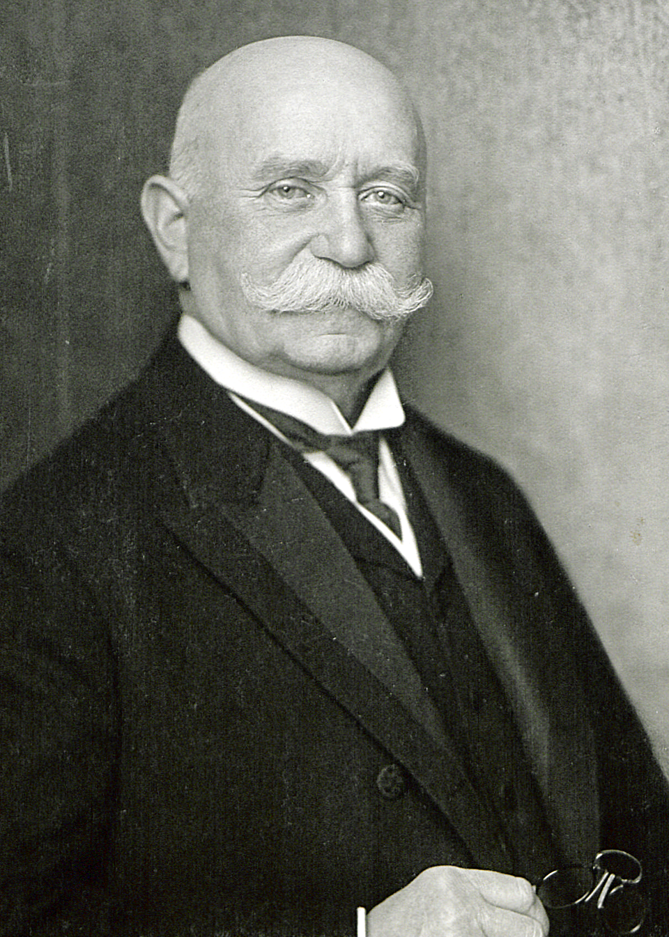 Ferdinand  von Zeppelin
