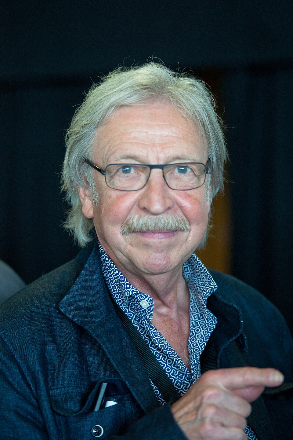 Henri  Dès