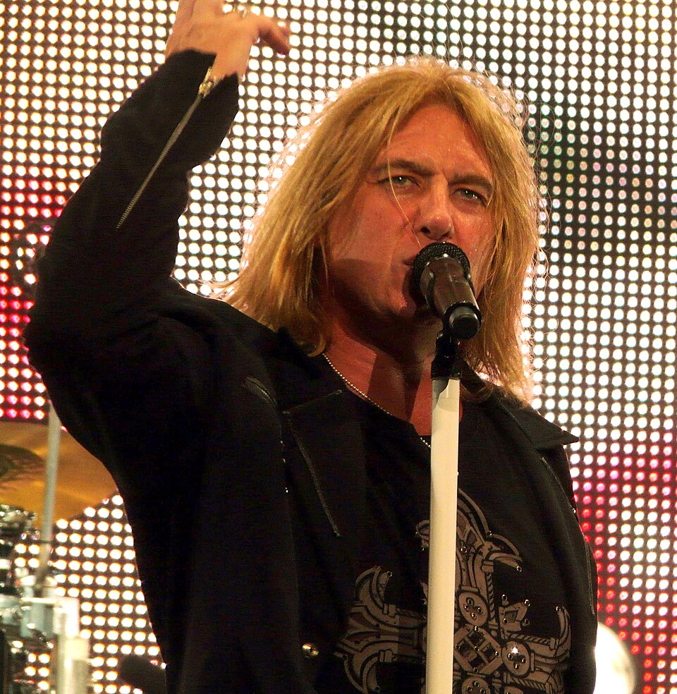 Joe  Elliott