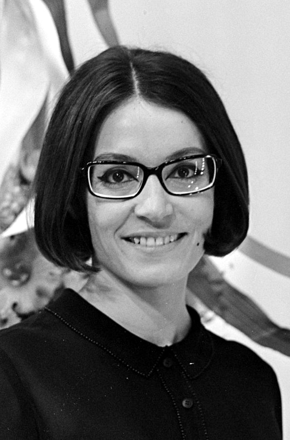 Nana  Mouskouri