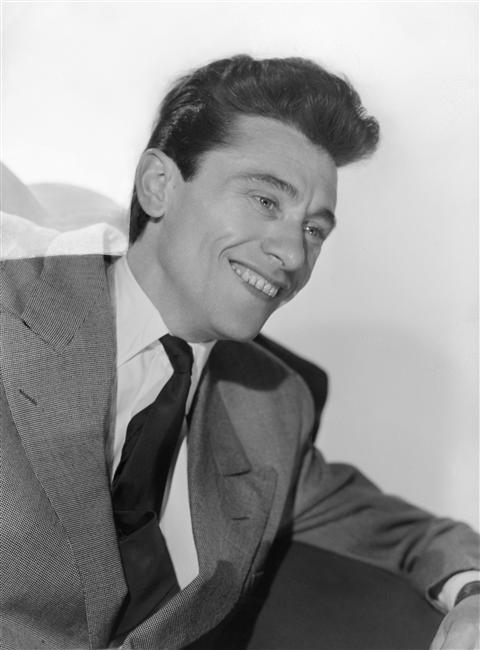 Robert  Lamoureux